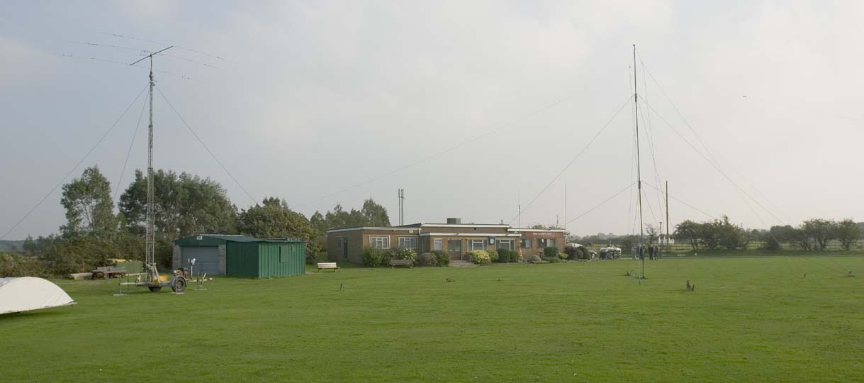 Operating from the Cricket Pavilion with the HF Beam on the Tower and Dipoles on the Mast   ©g4oar 2005